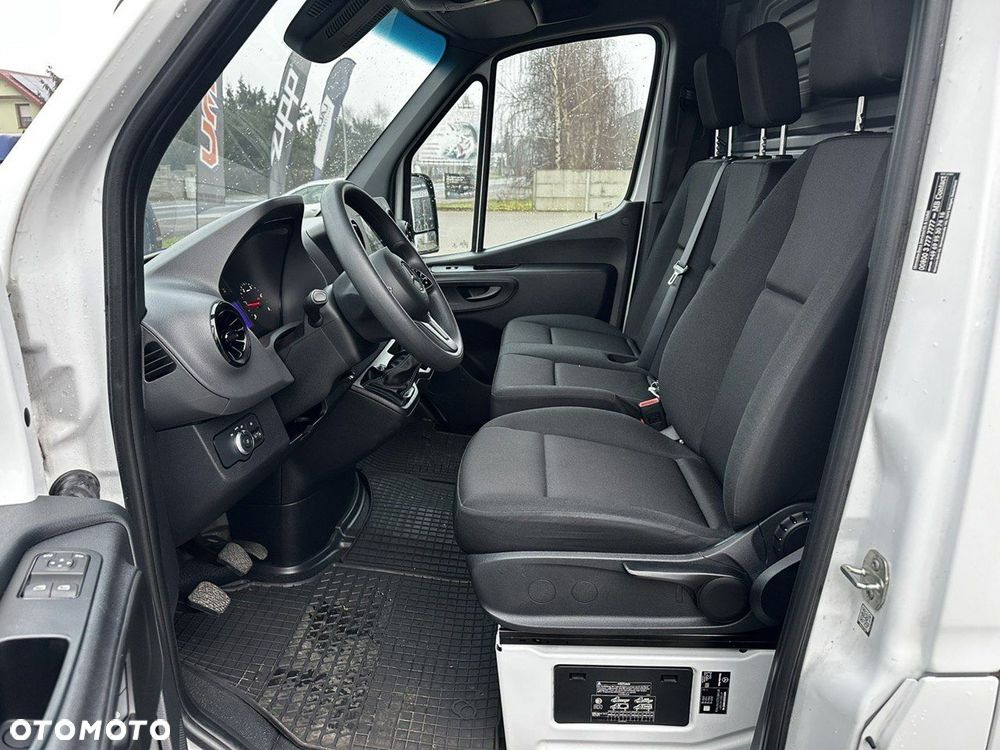 Mercedes-Benz Sprinter - 23