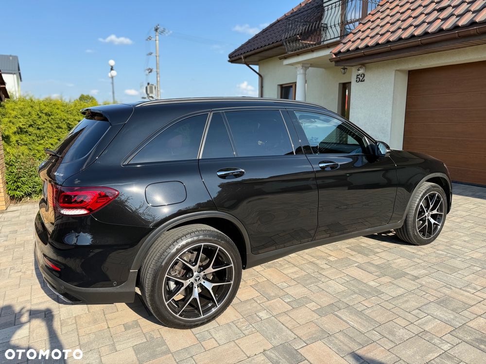 Mercedes-Benz GLC 300 4Matic 9G-TRONIC AMG Line Plus - 33