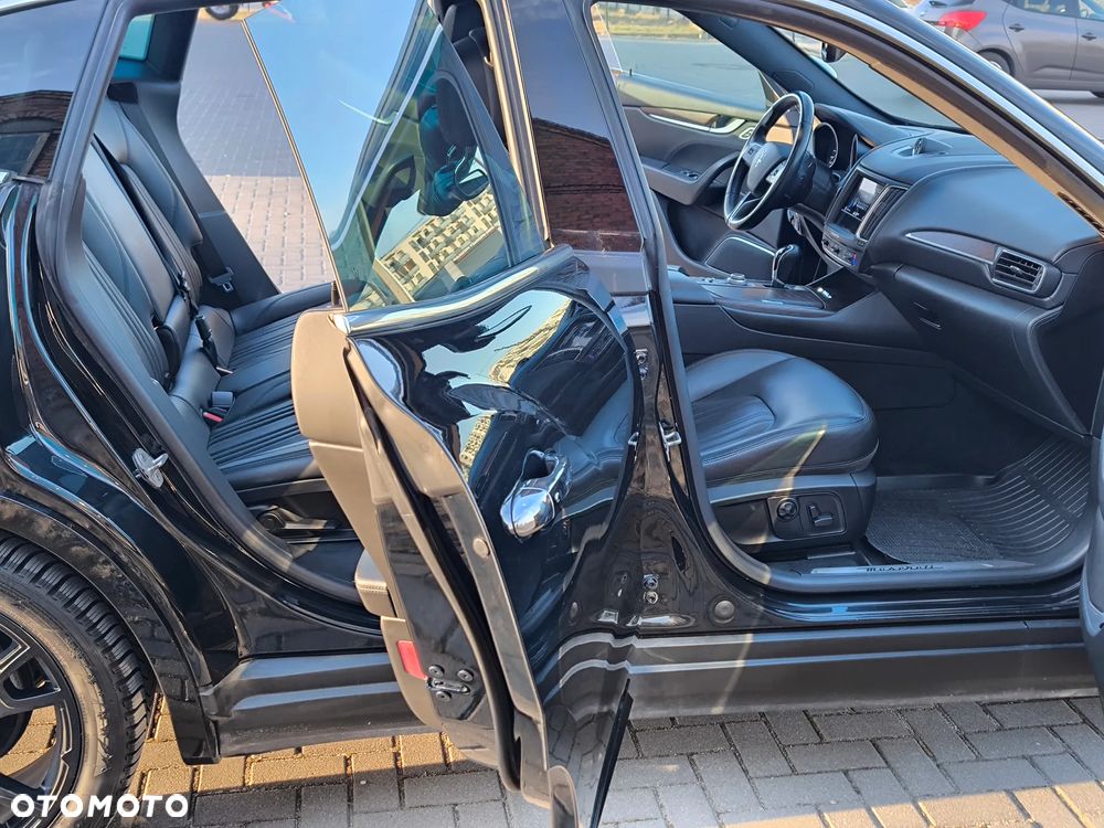 Maserati Levante Q4 Executive - 19