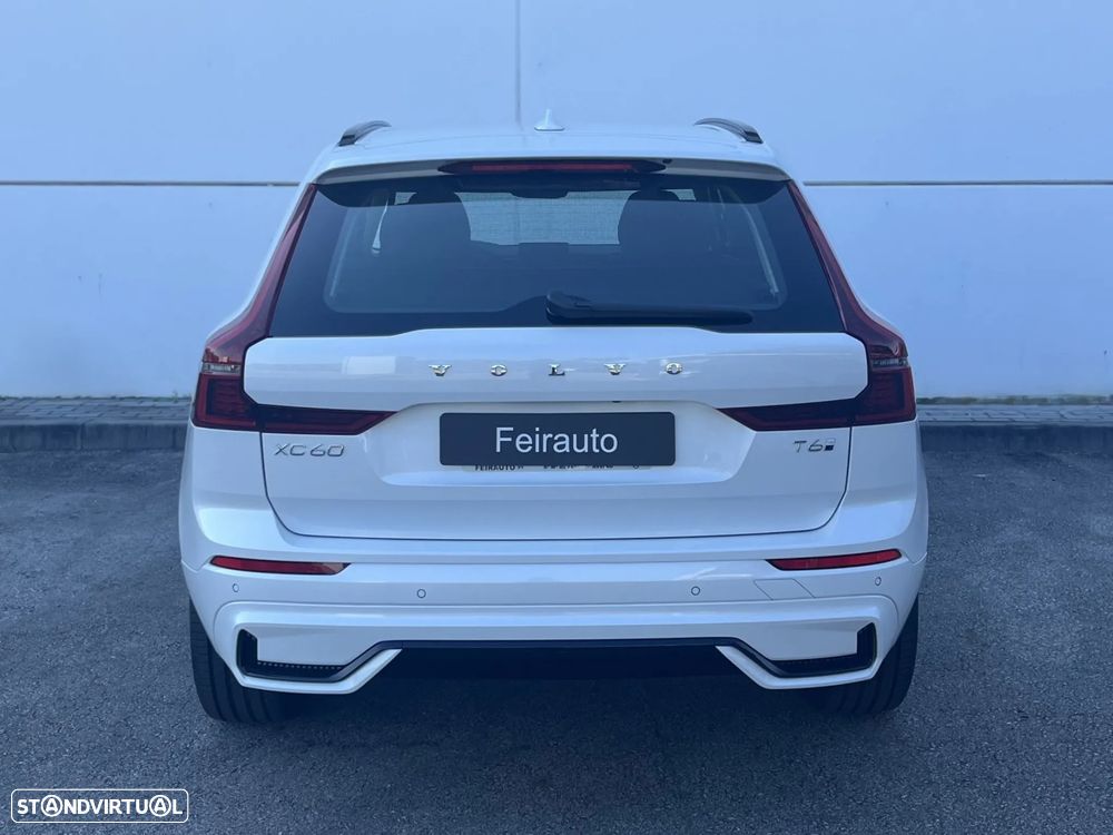 Volvo XC 60 2.0 T6 PHEV Plus Dark AWD - 12