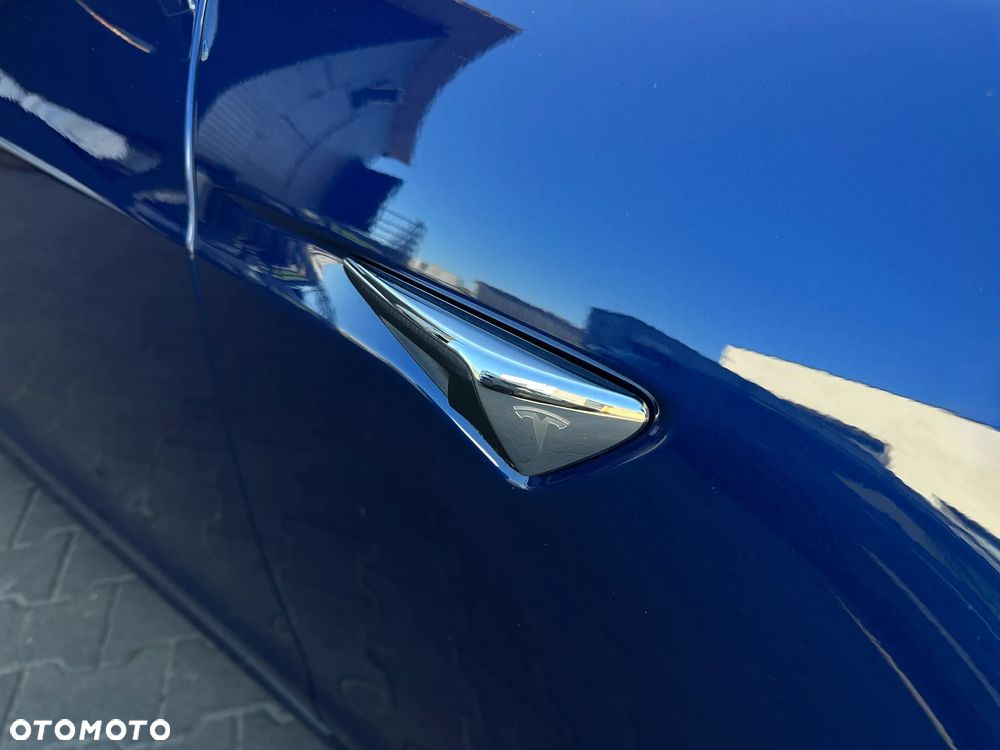 Tesla Model S - 4