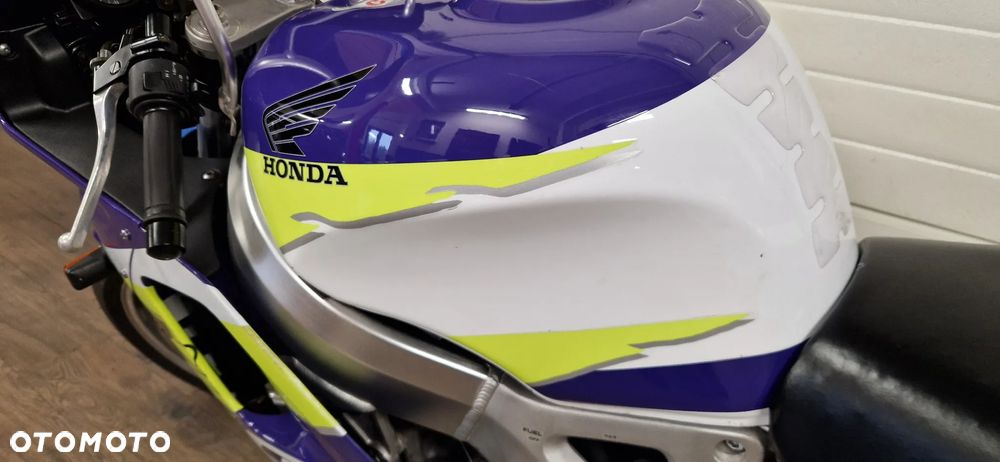 Honda CBR - 13