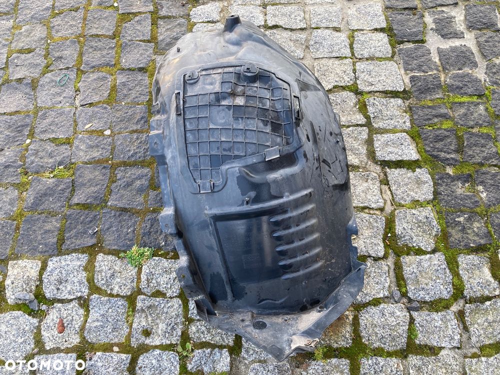 Nadkole oryginalne prawe Mercedes C klasa W205 A2056903401