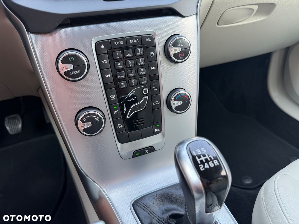 Volvo V40 D3 Momentum - 34