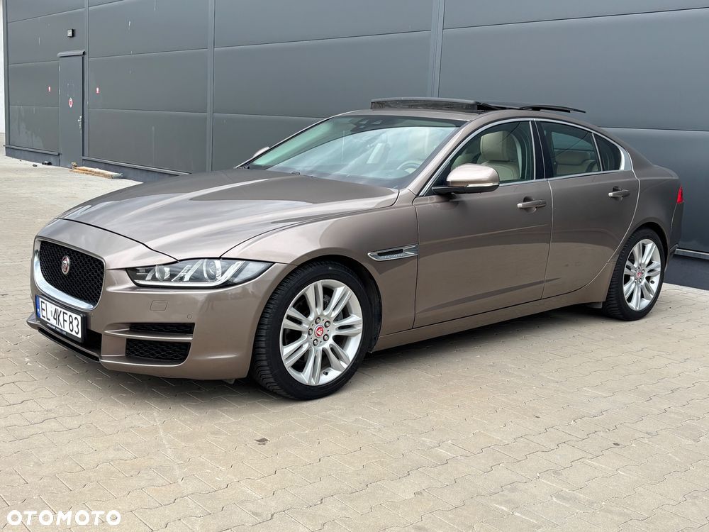 Jaguar XE 2.0 D Prestige - 11