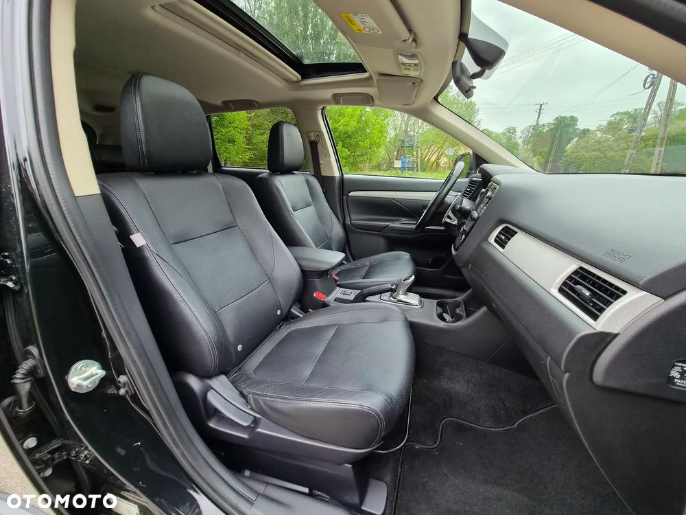 Mitsubishi Outlander 2.0 4WD Top - 27