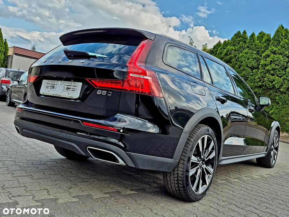 Volvo V60 Cross Country - 33