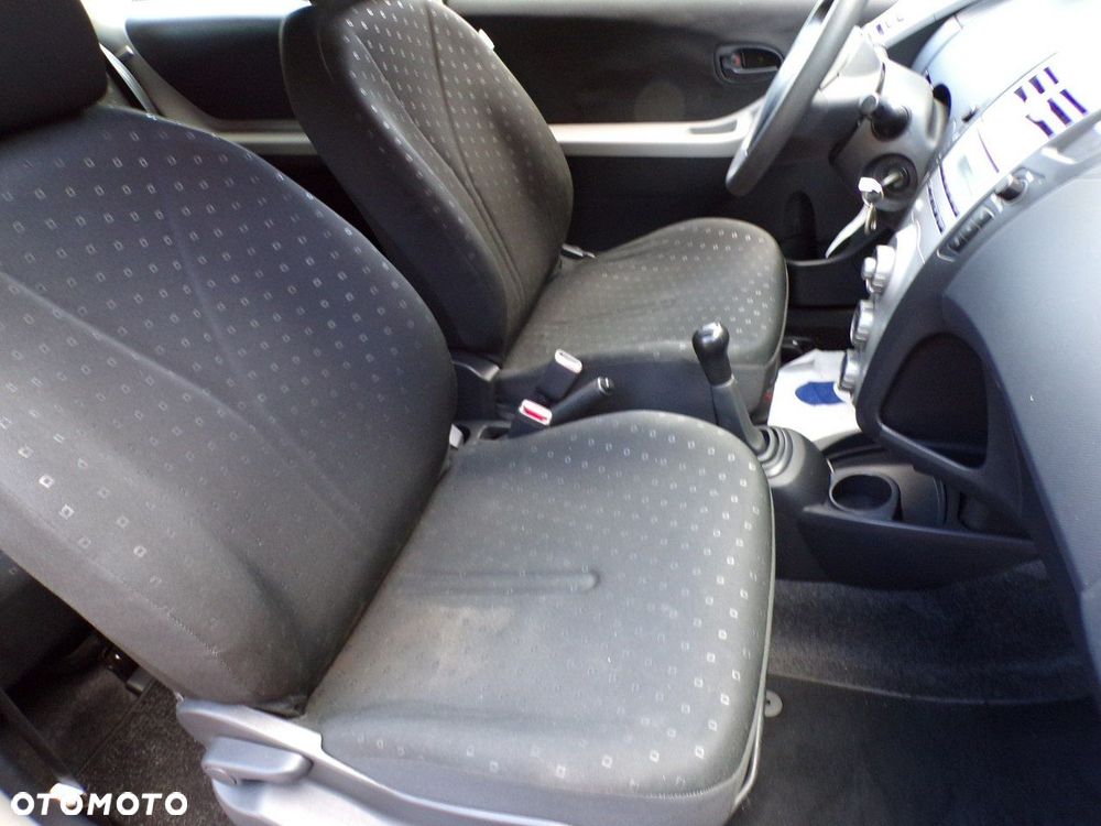 Toyota Yaris - 22