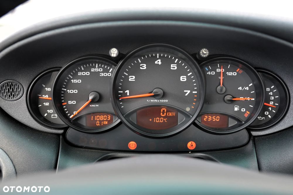 Porsche 911 Carrera 4 - 19