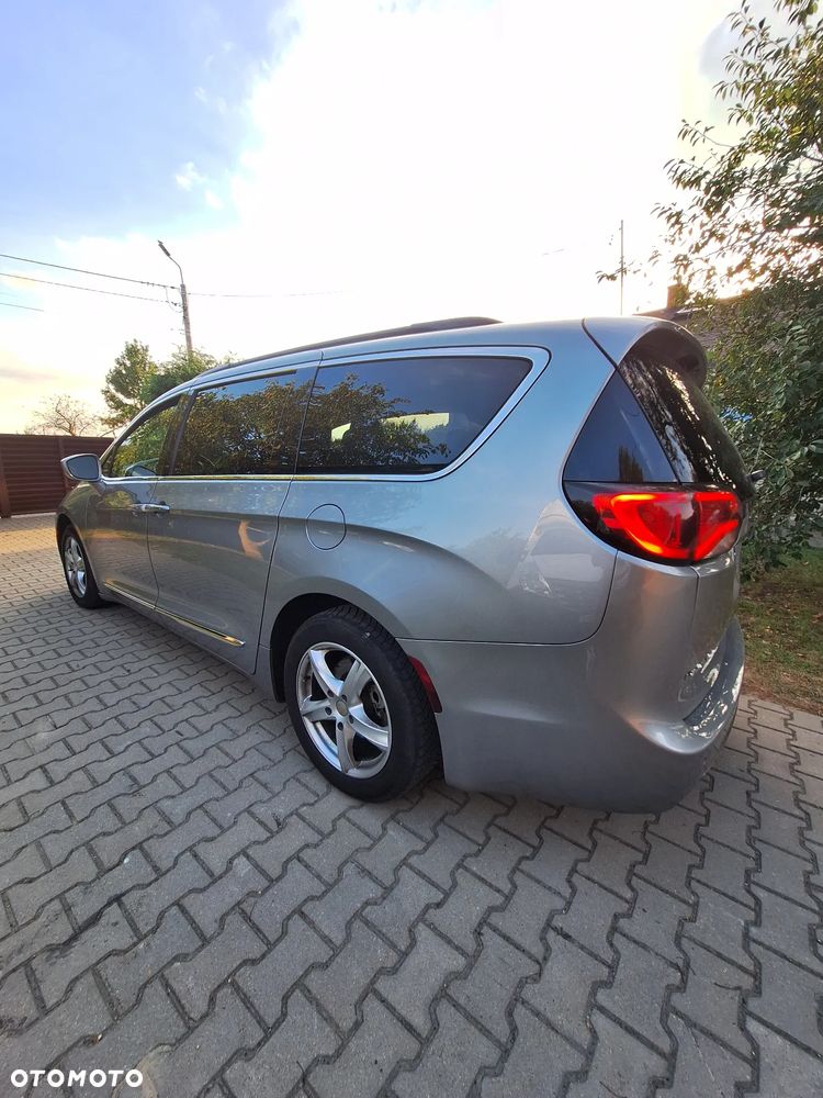 Chrysler Pacifica - 2