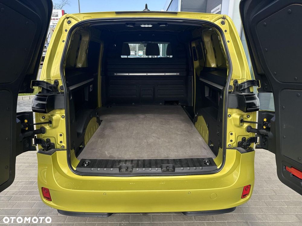 Volkswagen ID. Buzz Cargo 150 kW (204 PS) / skrzynia biegów: automatyczna 1 biegowa rozstaw osi: 2988 mm - 17