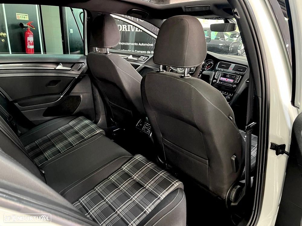 VW Golf 2.0 TDI GTD - 41