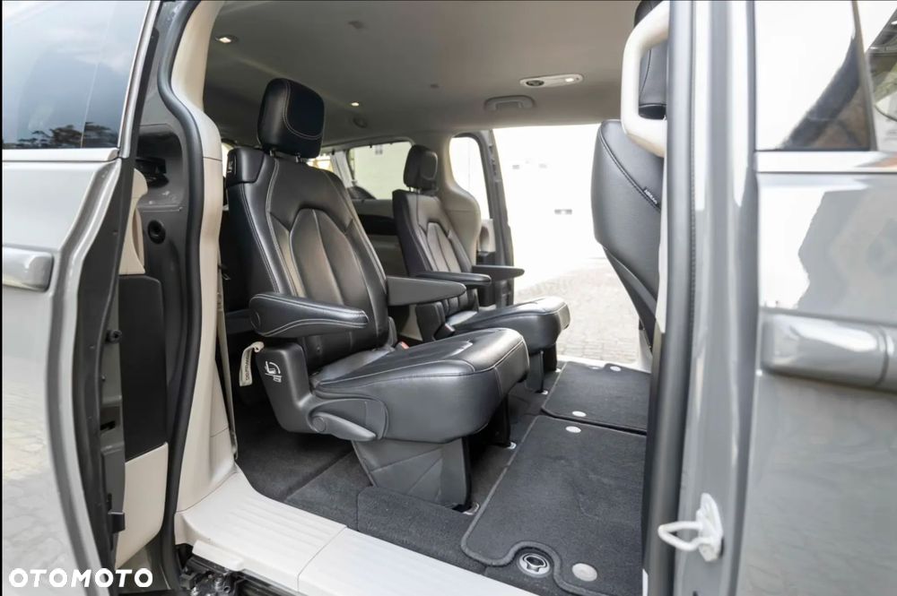 Chrysler Pacifica - 7