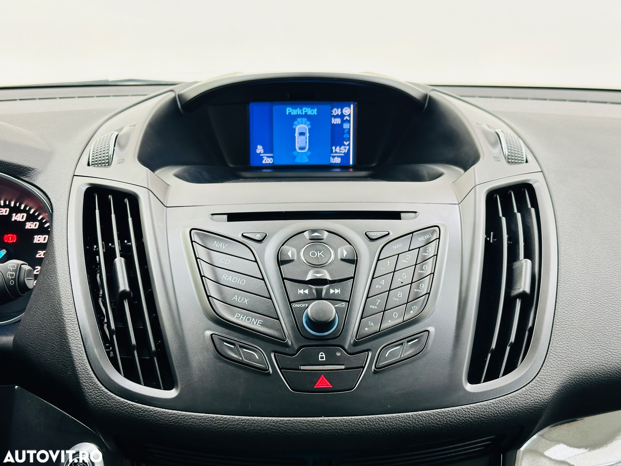 Ford Kuga - 37