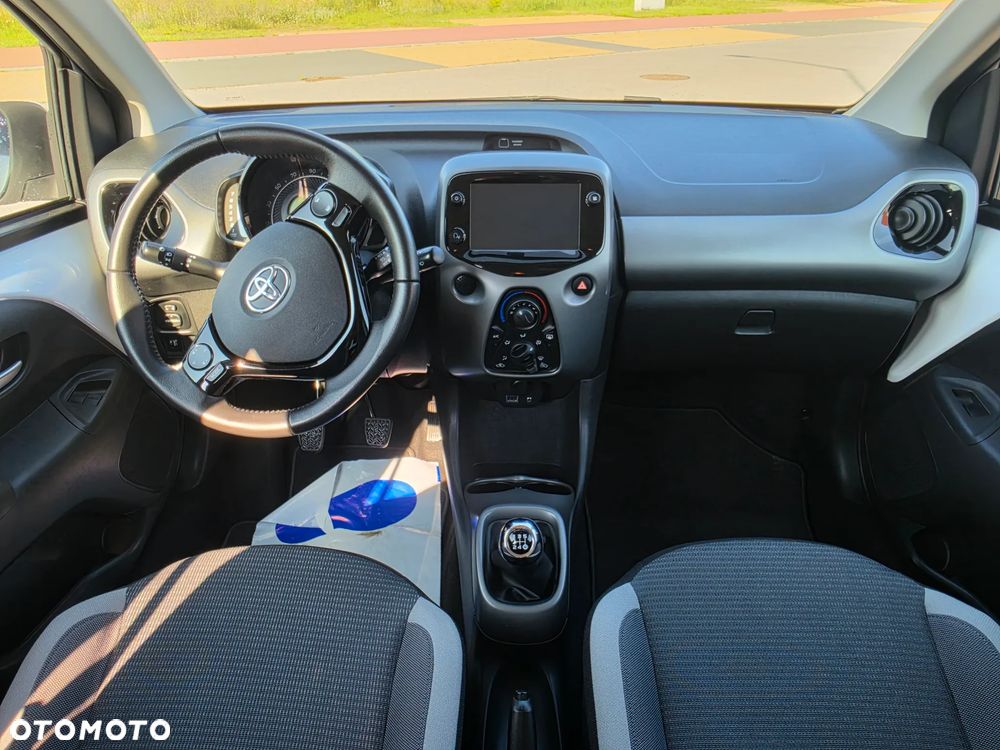 Toyota Aygo x-play - 16