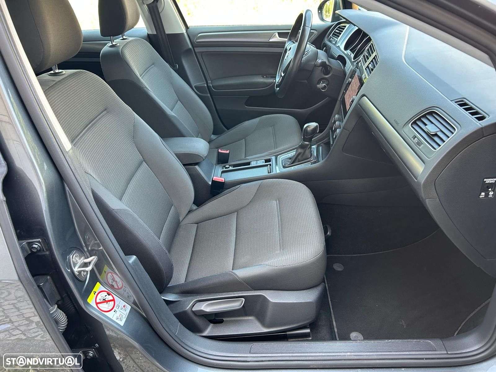VW Golf Variant 1.6 TDi Confortline DSG - 36