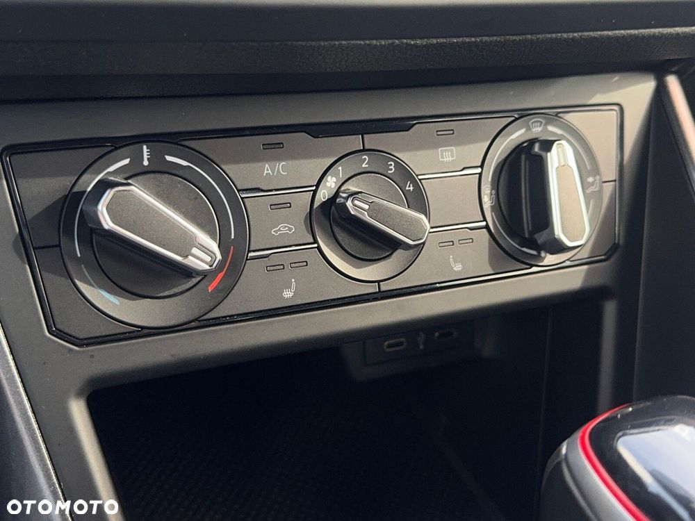 Volkswagen Polo - 24