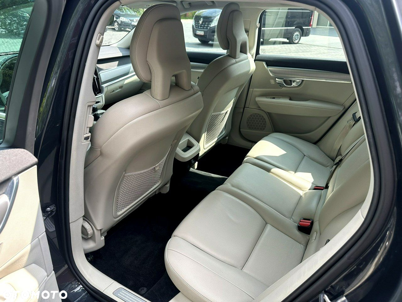 Volvo V90 D5 AWD Momentum - 16