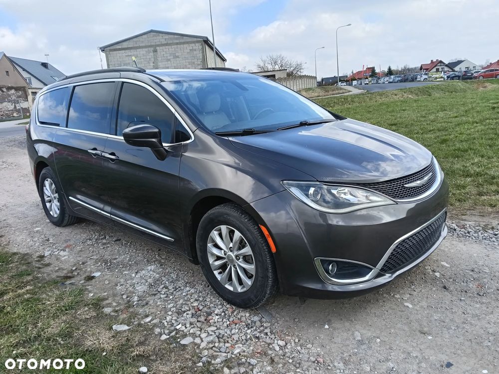 Chrysler Pacifica - 8
