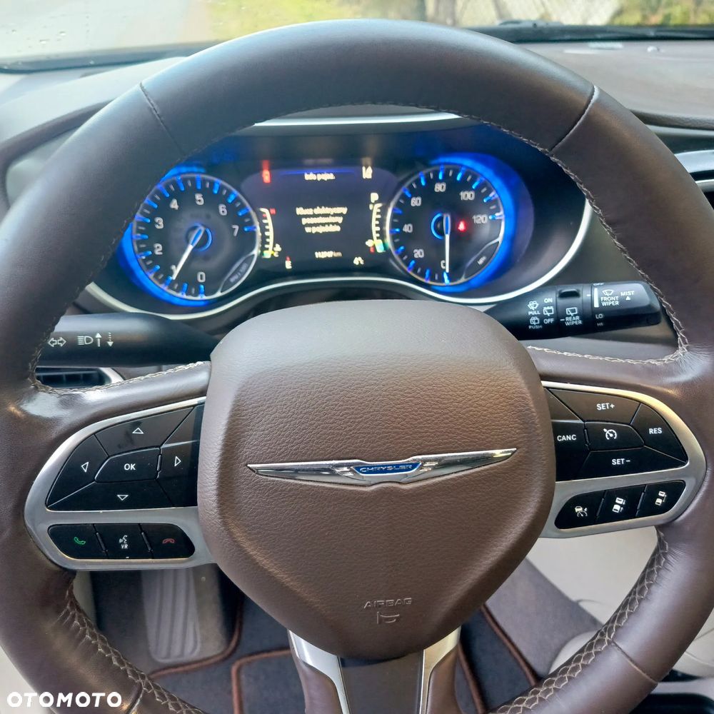 Chrysler Pacifica - 7