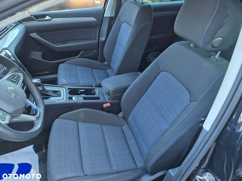 Volkswagen Passat - 25