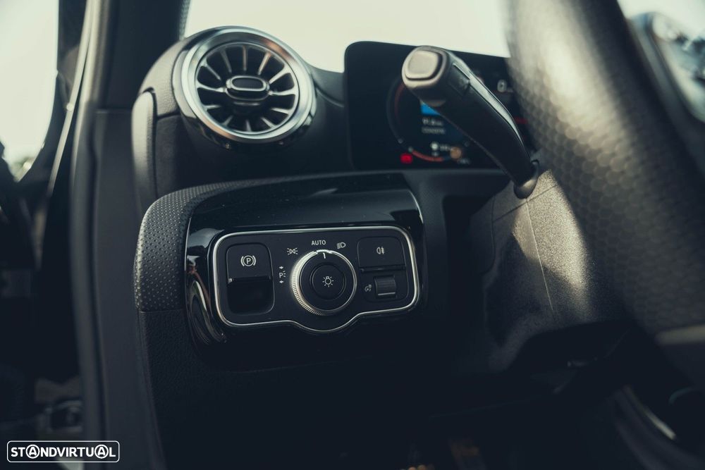 Mercedes-Benz A 250 Limousine e AMG Line - 14