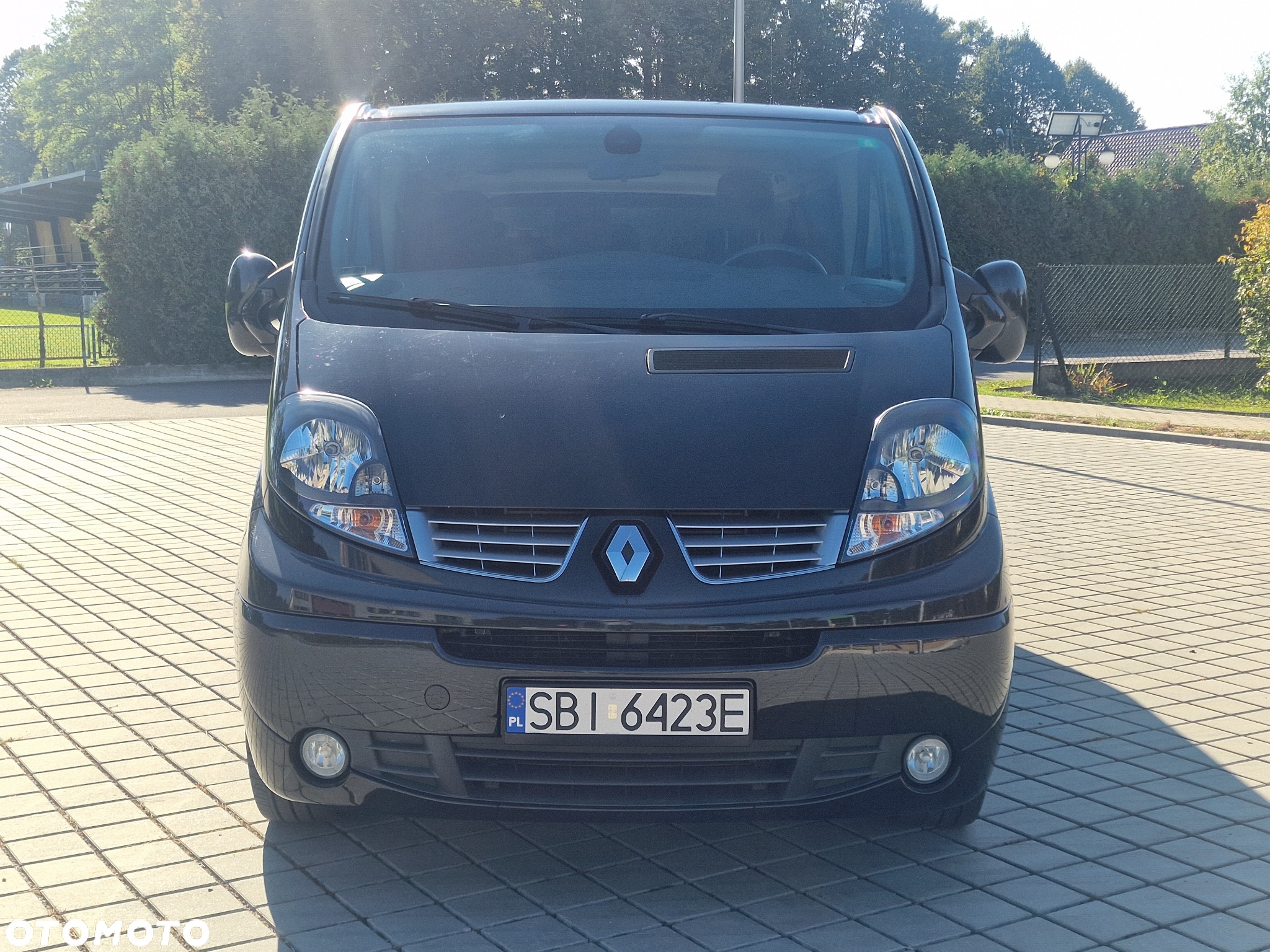 Renault Trafic 2.0 dCi 115 FAP Grand Passenger Black Edition - 2