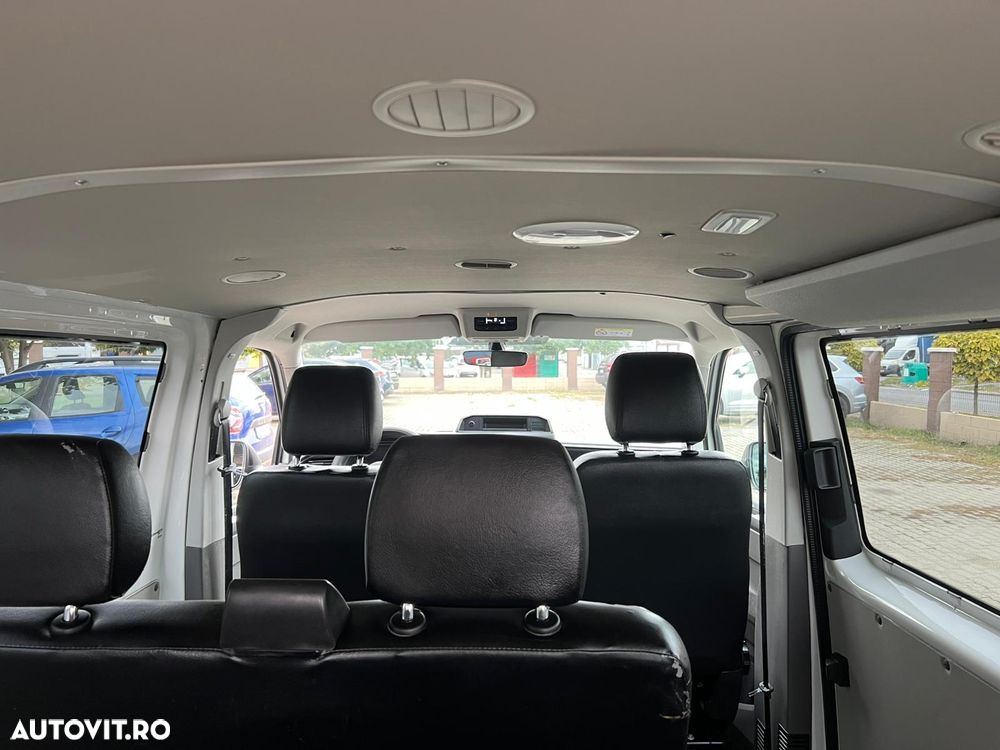 Volkswagen Caravelle - 10