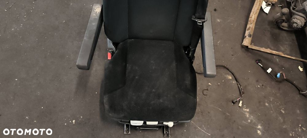 FOTEL PRZEDNI MAN TGX 18.440 PNEUMATYCZNY - 4