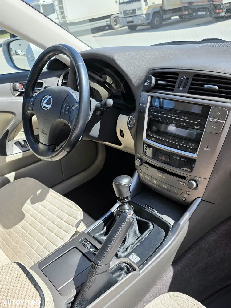 Lexus Seria IS 220d Luxury - 9