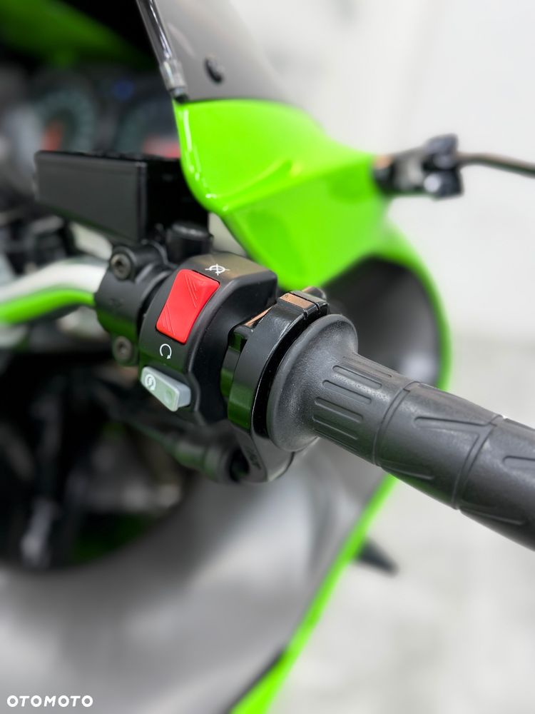 Kawasaki ZXR - 21