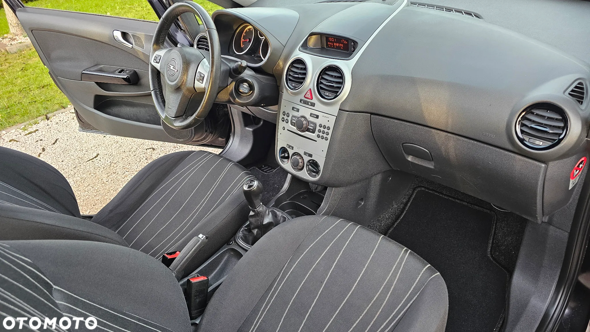 Opel Corsa 1.2 16V Enjoy - 13