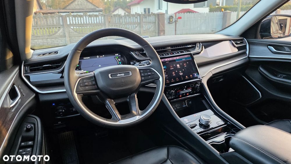 Jeep Grand Cherokee - 30