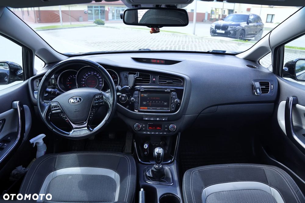Kia Ceed 1.6 CRDi 128 ISG Spirit - 10