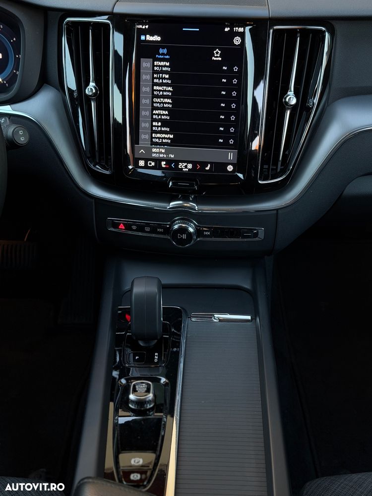 Volvo XC 60 B4 MHEV AWD Momentum Pro - 13