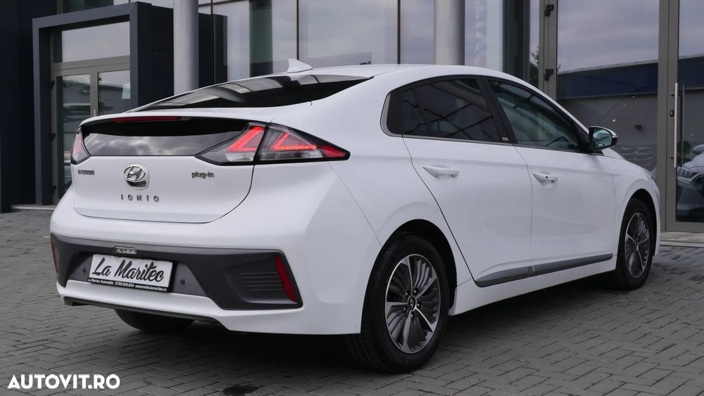 Hyundai IONIQ - 10