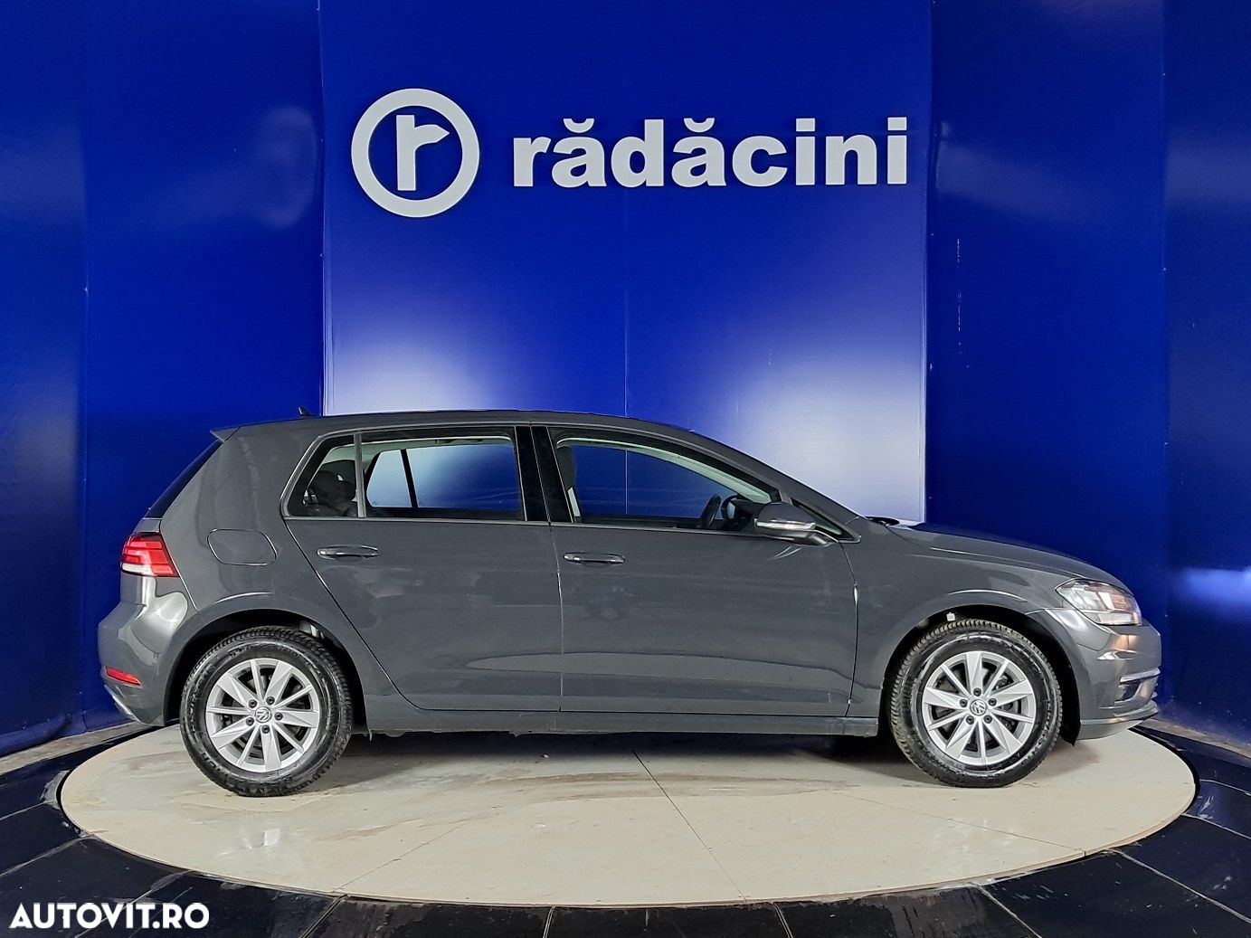 Volkswagen Golf - 6