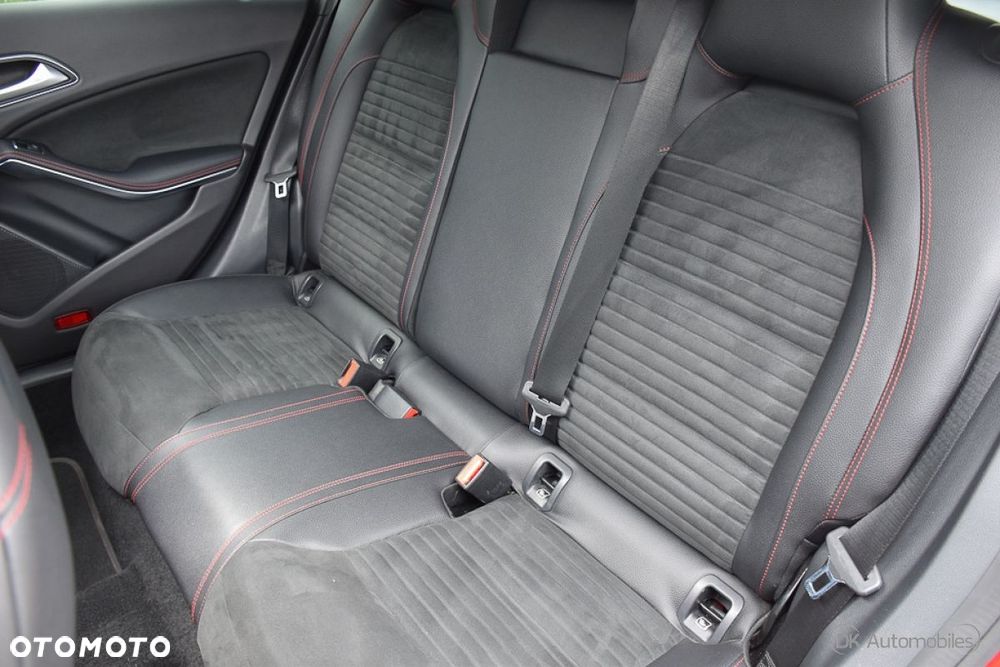 Mercedes-Benz CLA 220 4-Matic AMG Line - 38