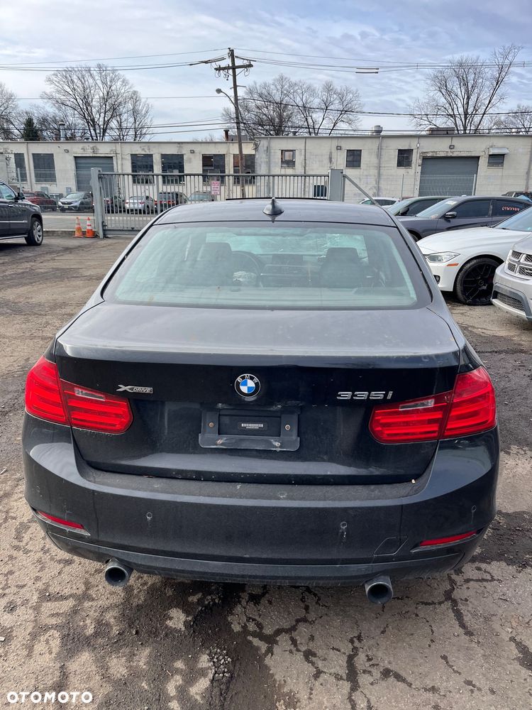 BMW Seria 3 335i xDrive - 17