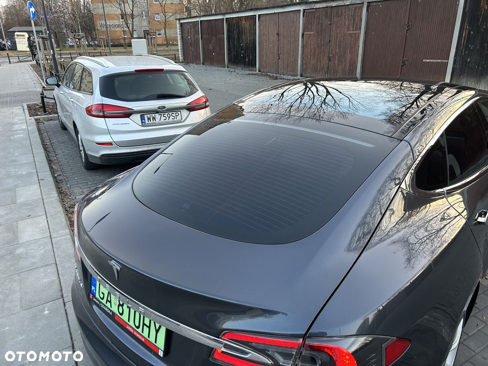 Tesla Model S 85 D - 13