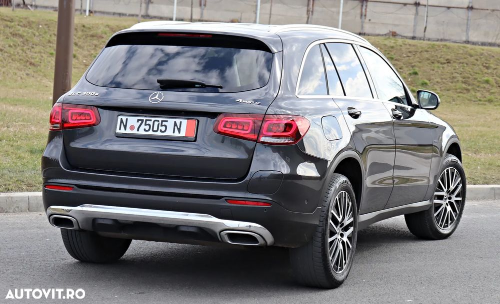 Mercedes-Benz GLC 300 e 4MATIC - 11