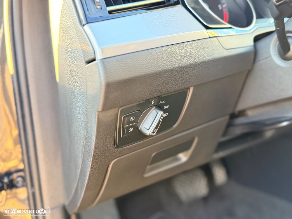 VW Passat Variant 2.0 TDi Business DSG - 17