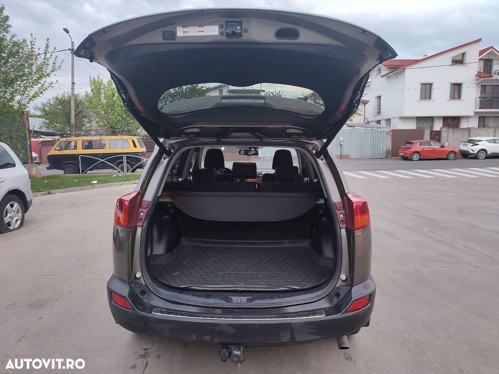 Toyota RAV4 2.2 D-4CAT 4WD Aut Luxury 18" - 4