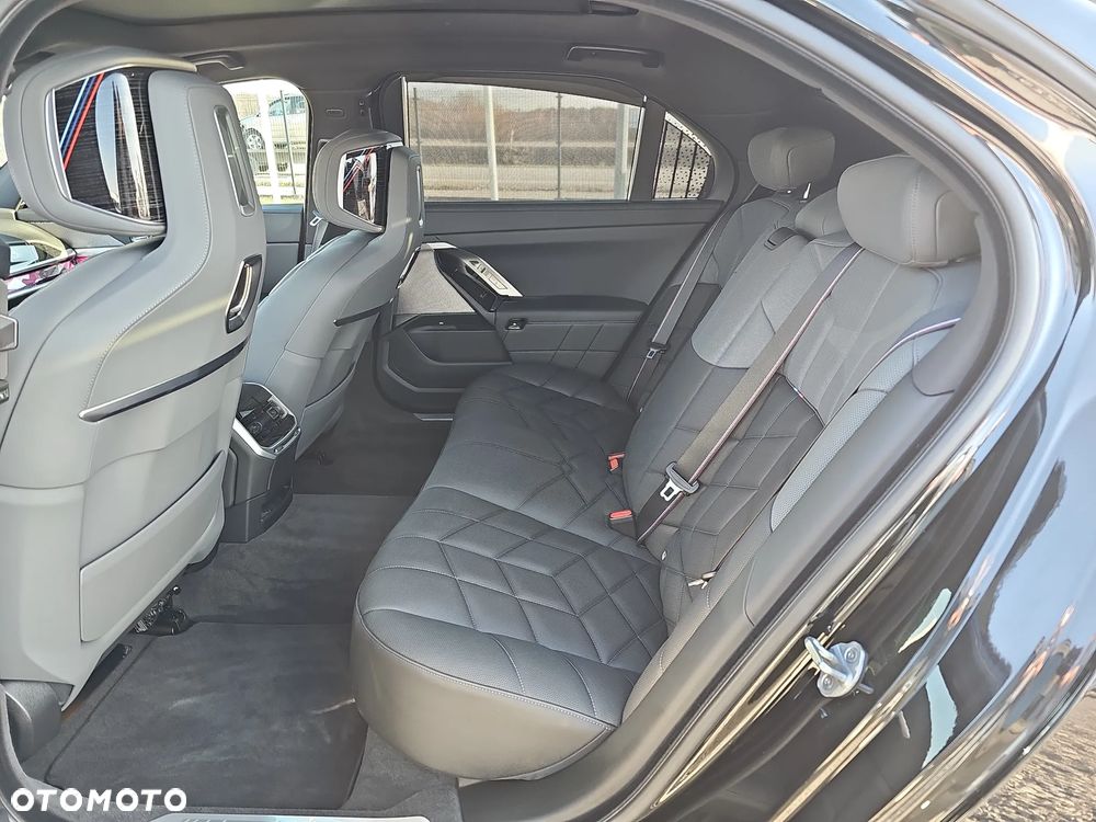 BMW Seria 7 750e PHEV xDrive sport - 13
