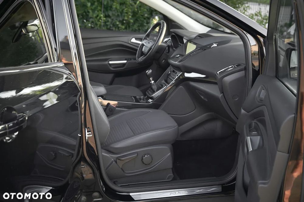 Ford Kuga 1.5 EcoBoost 2x4 Titanium - 21