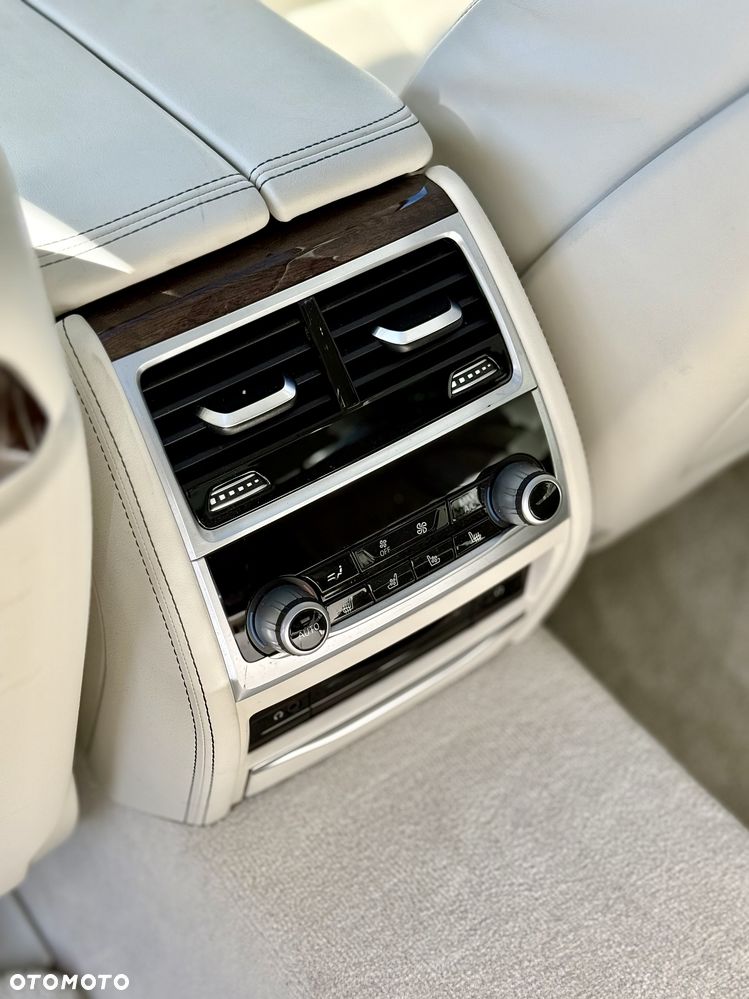BMW Seria 7 750Li - 29