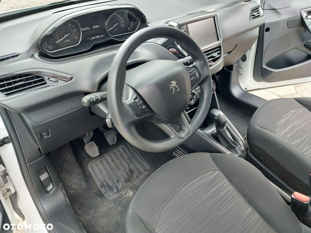 Peugeot 208 - 11