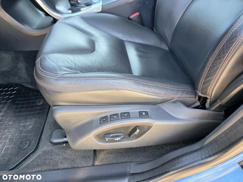 Volvo XC 60 D4 Geartronic Momentum - 16