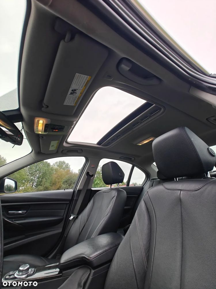 BMW Seria 3 328i xDrive Sport-Aut Luxury Line - 27