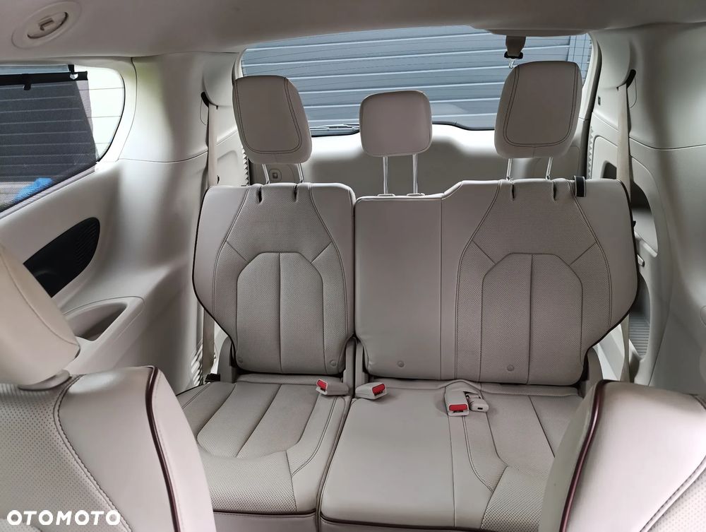 Chrysler Pacifica - 13